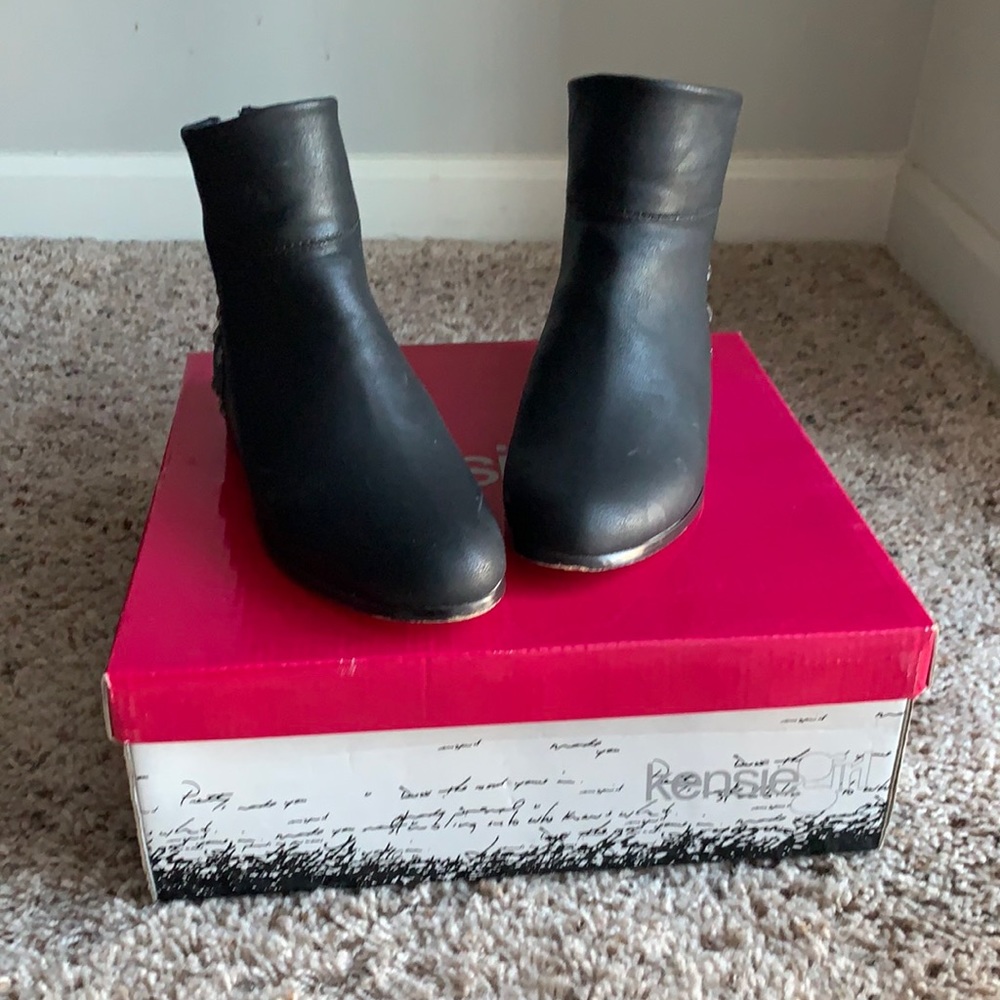 Kenzie Girl black booties with stars